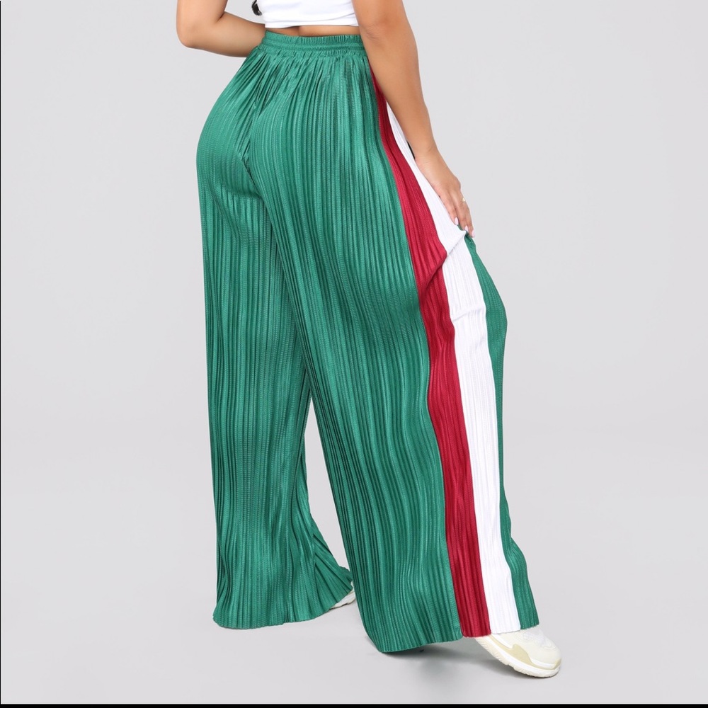 Fashion Nova heart of glass pleated pants